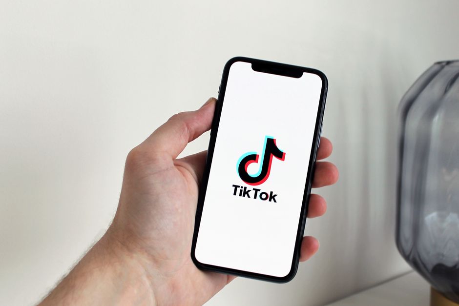 A close-up of a TikTok Live chat showing different colored user badges and username levels next to comments.